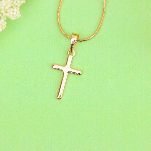 "Minimalist Rose Gold Cross Pendant in Smooth Finish, XPPT1834 - Picture 4 of 13